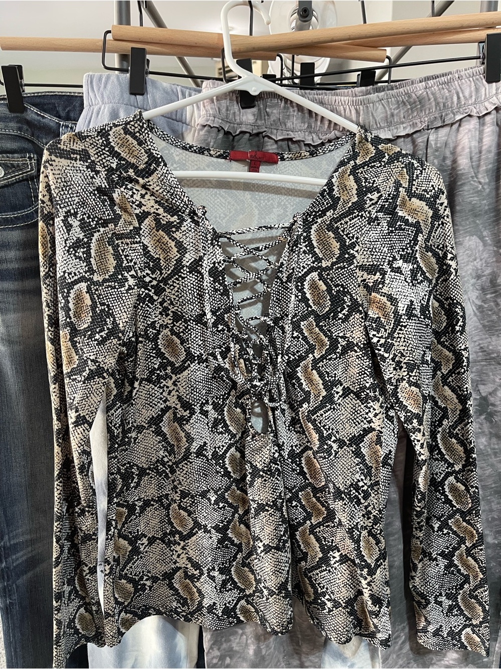 Women's Snake-Print Long Sleeve Tee - Black & Tan